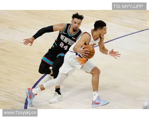 狄龙表现抢眼18投7中砍下18分布克出手数的两倍展现实力 狄龙表现抢眼18投7中砍下18分布克出手数的两倍展现实力