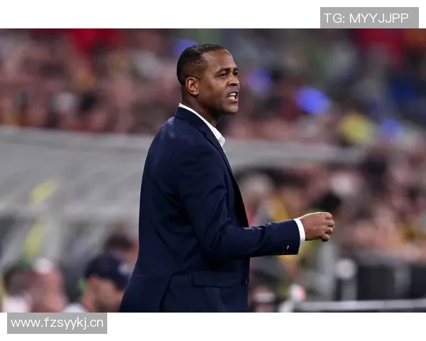 印尼主帅克鲁伊维特赛后情绪失控怒砸椅子眼眶泛红引发关注 印尼主帅克鲁伊维特赛后情绪失控怒砸椅子眼眶泛红引发关注