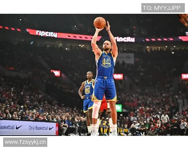 库里第二节狂轰三记三分克林根无奈束手无策太狠了 库里第二节狂轰三记三分克林根无奈束手无策太狠了